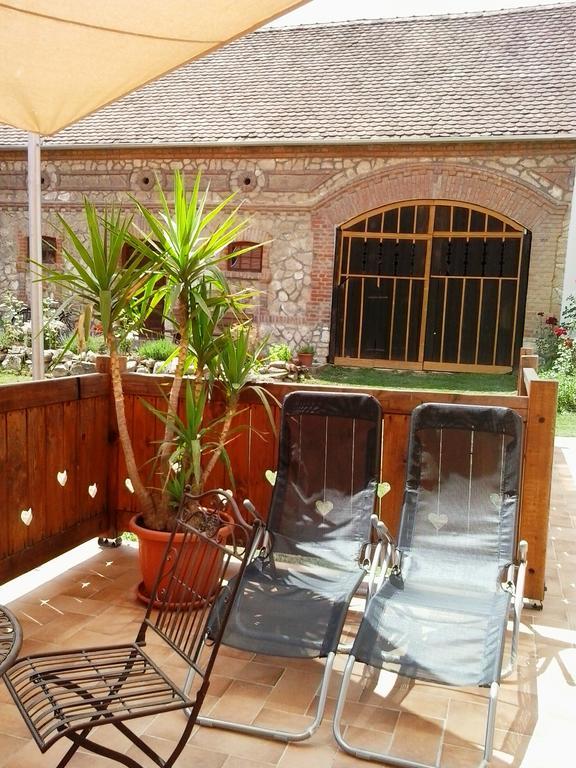 Levendula Porta Es Pajtaszinhaz Hotel Orfu Exterior photo