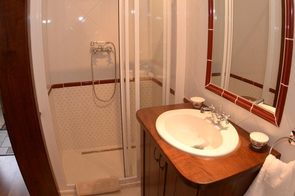 Levendula Porta Es Pajtaszinhaz Hotel Orfu Room photo