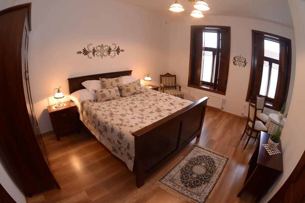 Levendula Porta Es Pajtaszinhaz Hotel Orfu Room photo
