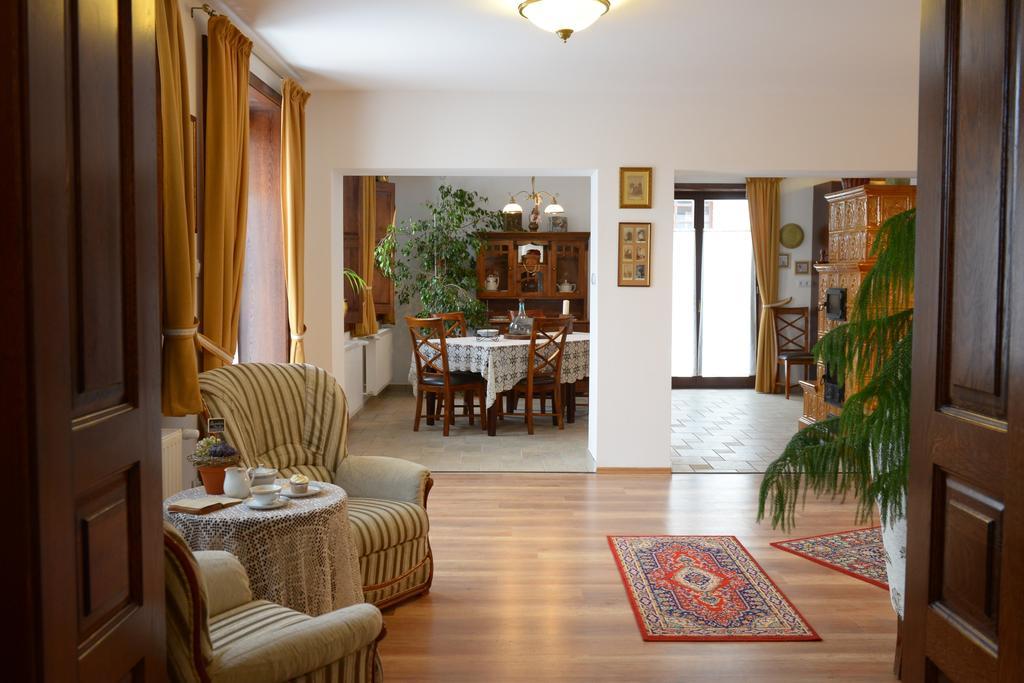 Levendula Porta Es Pajtaszinhaz Hotel Orfu Exterior photo