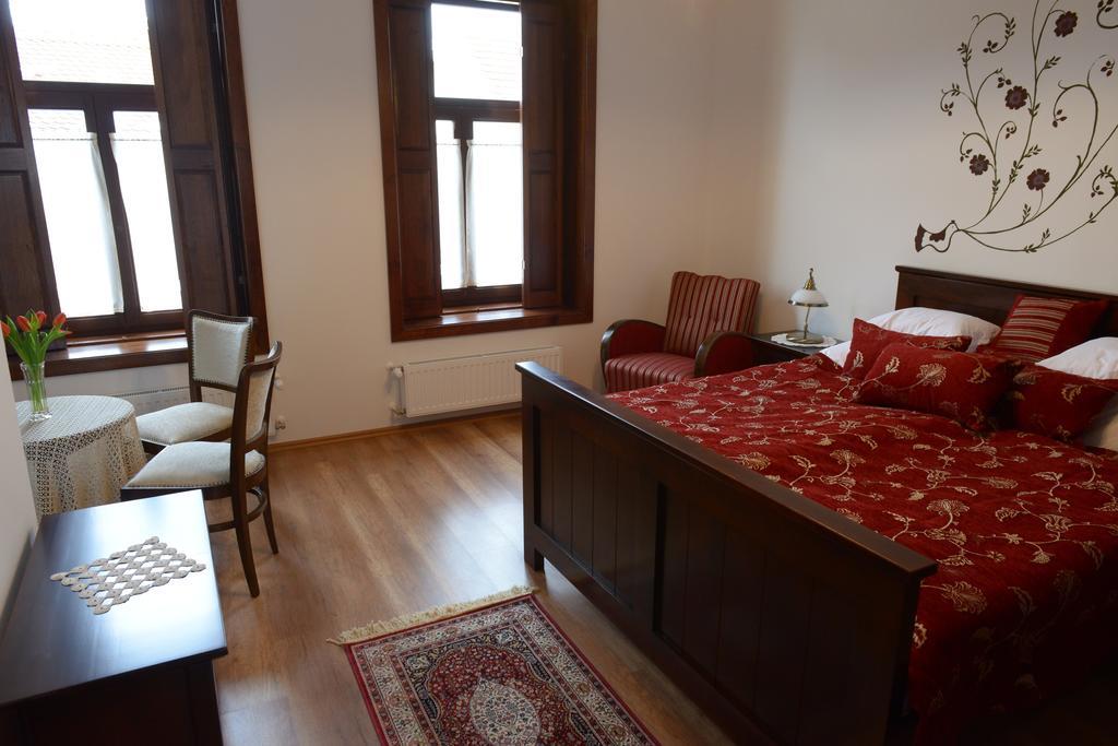 Levendula Porta Es Pajtaszinhaz Hotel Orfu Room photo