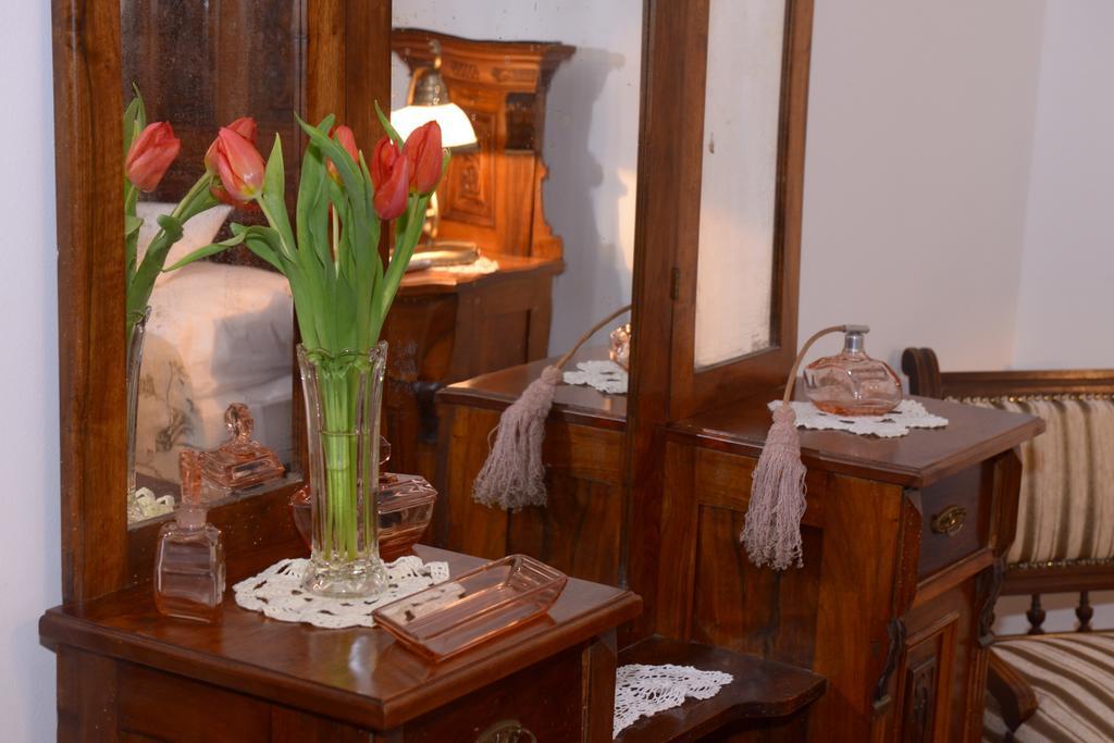 Levendula Porta Es Pajtaszinhaz Hotel Orfu Room photo